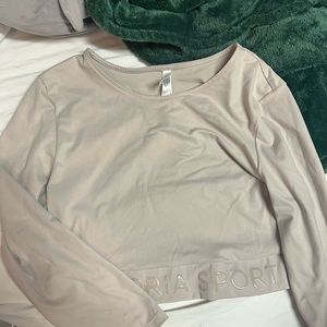 VS beige/cream crop workout top, size medium
